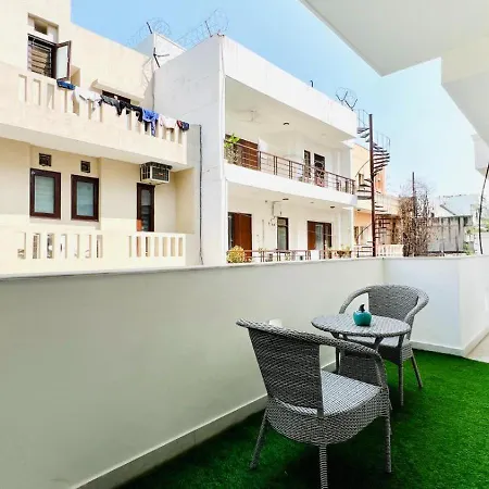 Olive Service Apartments Dlf Galleria Gurgaon Exterior photo