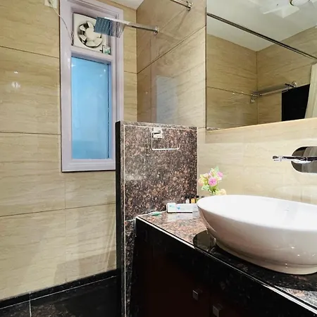 Olive Service Apartments Dlf Galleria Gurgaon Room photo